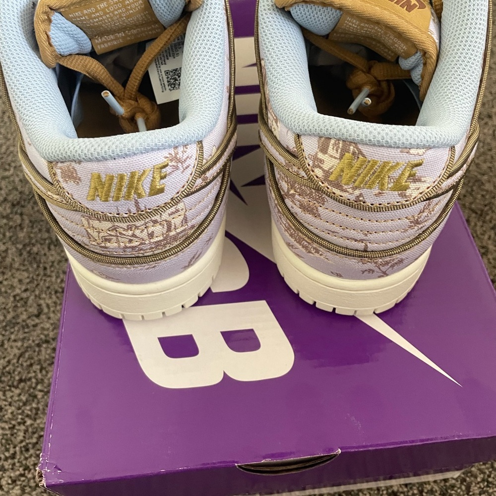 Nike Brown and White Sneakers with Classic Dunk Silhouette - Picture 6 of 9